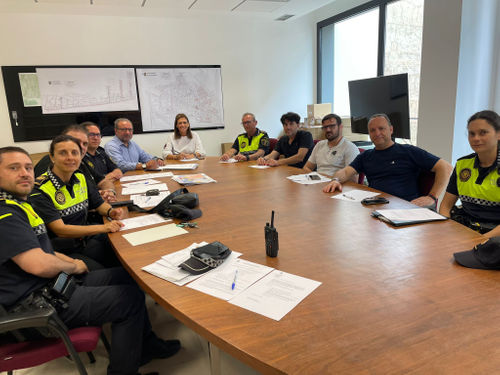 María Tormo con representantes Policía Local.jpeg