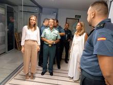 alcaldesa con gaurdia civil.jpg