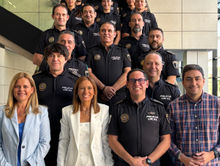 FOTO DE FAMILIA DE NUEVOS AGENTES DE POLICIA LOCAL.jpg