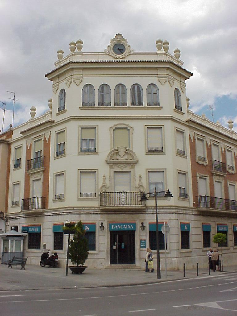 Edificio de la antigua sede de la Caja de Ahorros Quart de Poblet