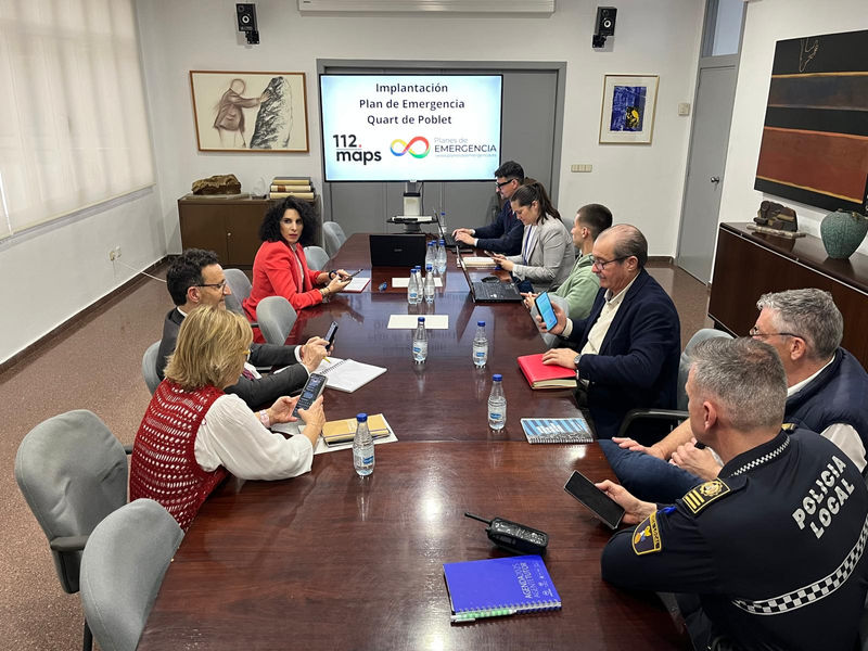Imagen de la Corporación municipal y los representantes de Emergencias implicados en la prevención de riesgos (1).jpeg