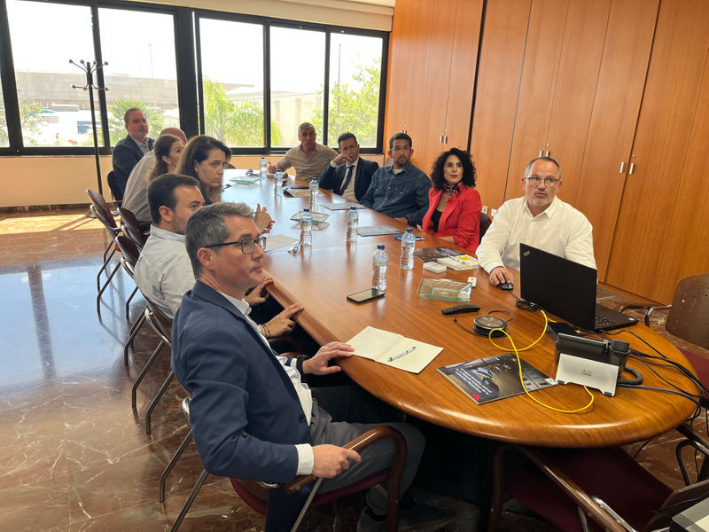 Reunioìn del Ayuntamiento de Quart de Poblet con la AEQP para abordar las actuaciones en los poliìgonos industriales.JPG