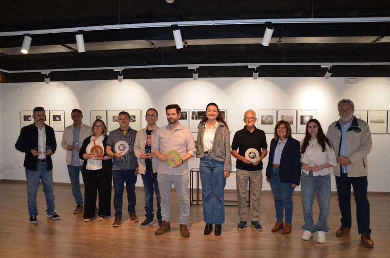 Imagen de grupo de los ganadores de los premios en el 45º Certamen de Fotografía QLICK de Quart de Poblet.JPG