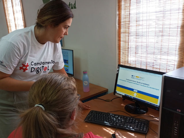 Imagen de archivo de un Campamento Digital de Fundación Cibervoluntarios.jpg