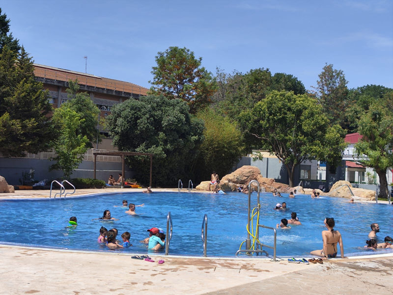 Las inscripciones a los cursos de natación y la adquisición del bono Aquart debe realizarse en la Piscina de verano.jpeg