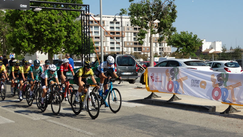La Challenge de Ciclismo Femenino ha recorrido un circuito urbano por las calles de Quart de Poblet.JPG