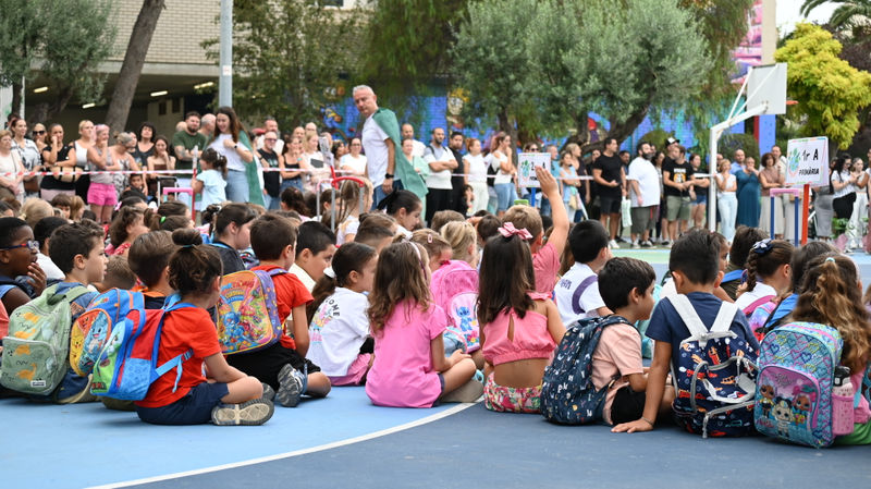 El CEIP Sant Onofre de Quart de Poblet ha recibido al alumnado en el primer día del curso escolar.JPG